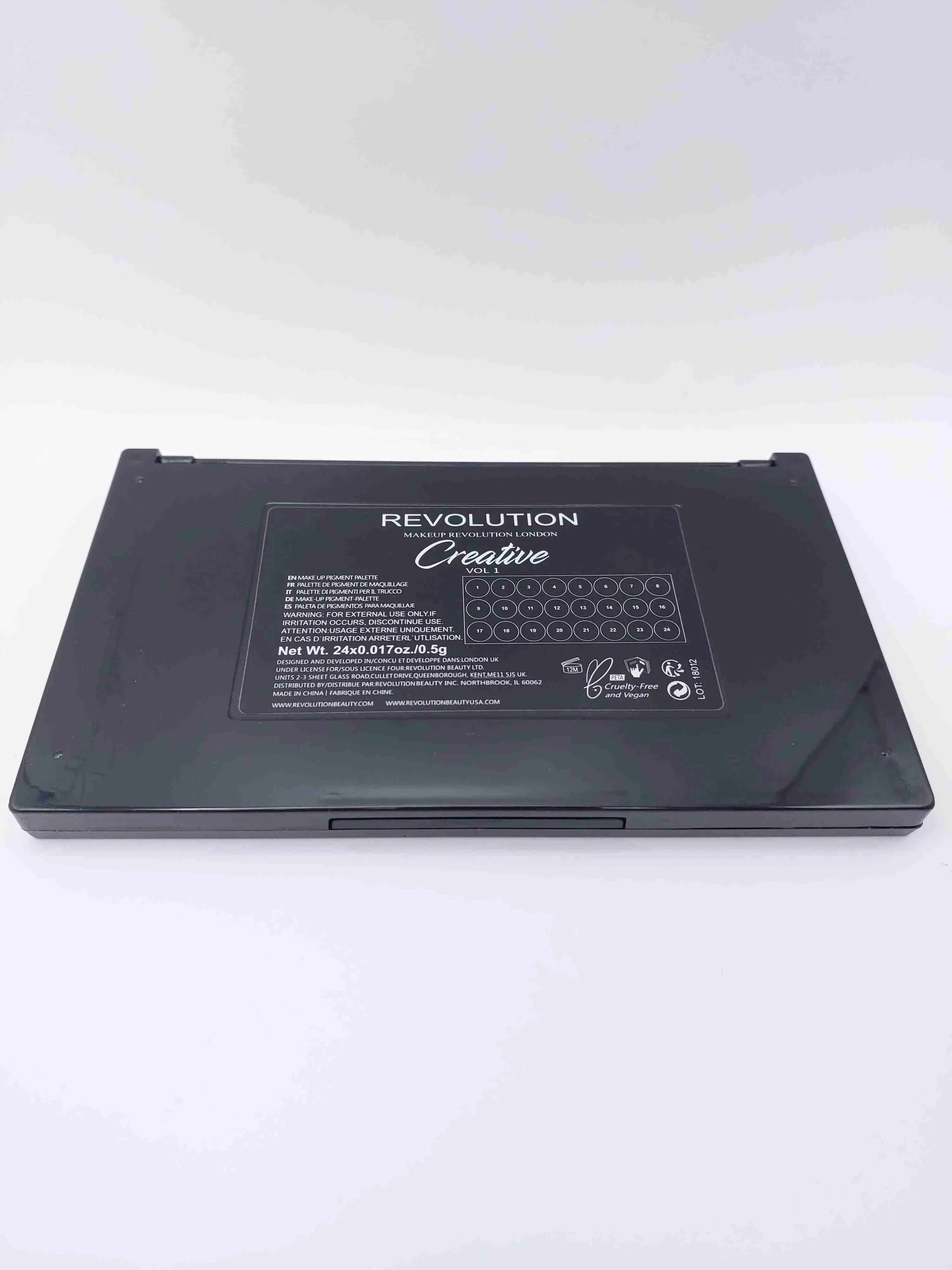 پالت سایه چشم 24 رنگ رولوشن Makeup Revolution London